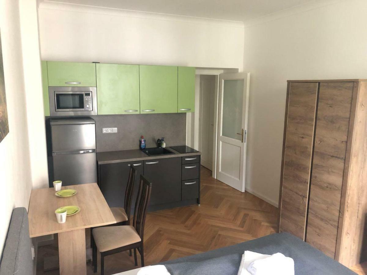 Friendly Apartments In Prague Luaran gambar