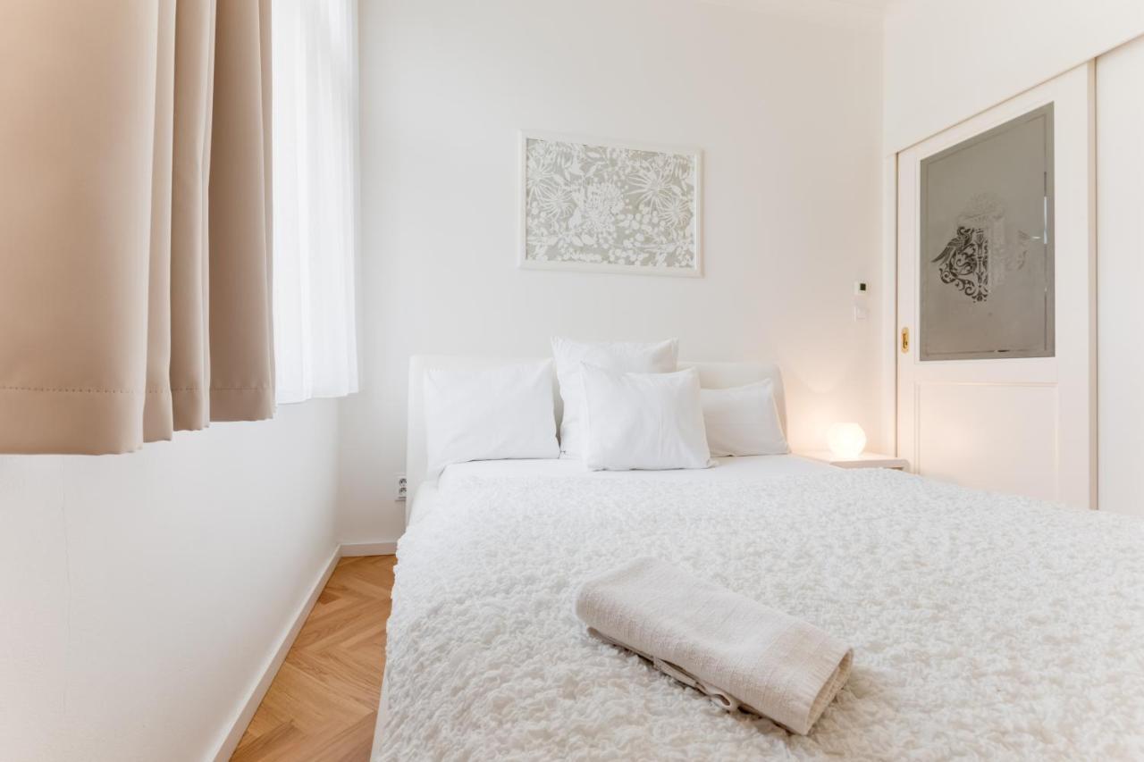 Friendly Apartments In Prague Luaran gambar